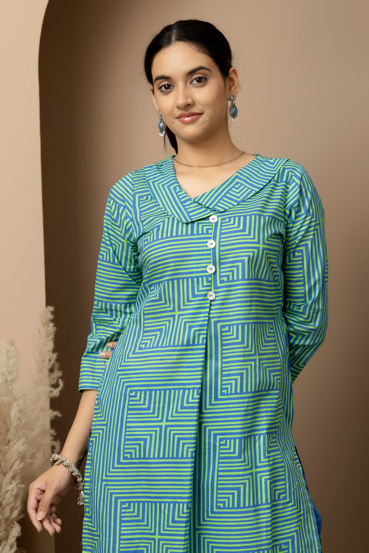 Spring Maze - Green and cobalt blue geometric print cotton kurta with blue straight pants