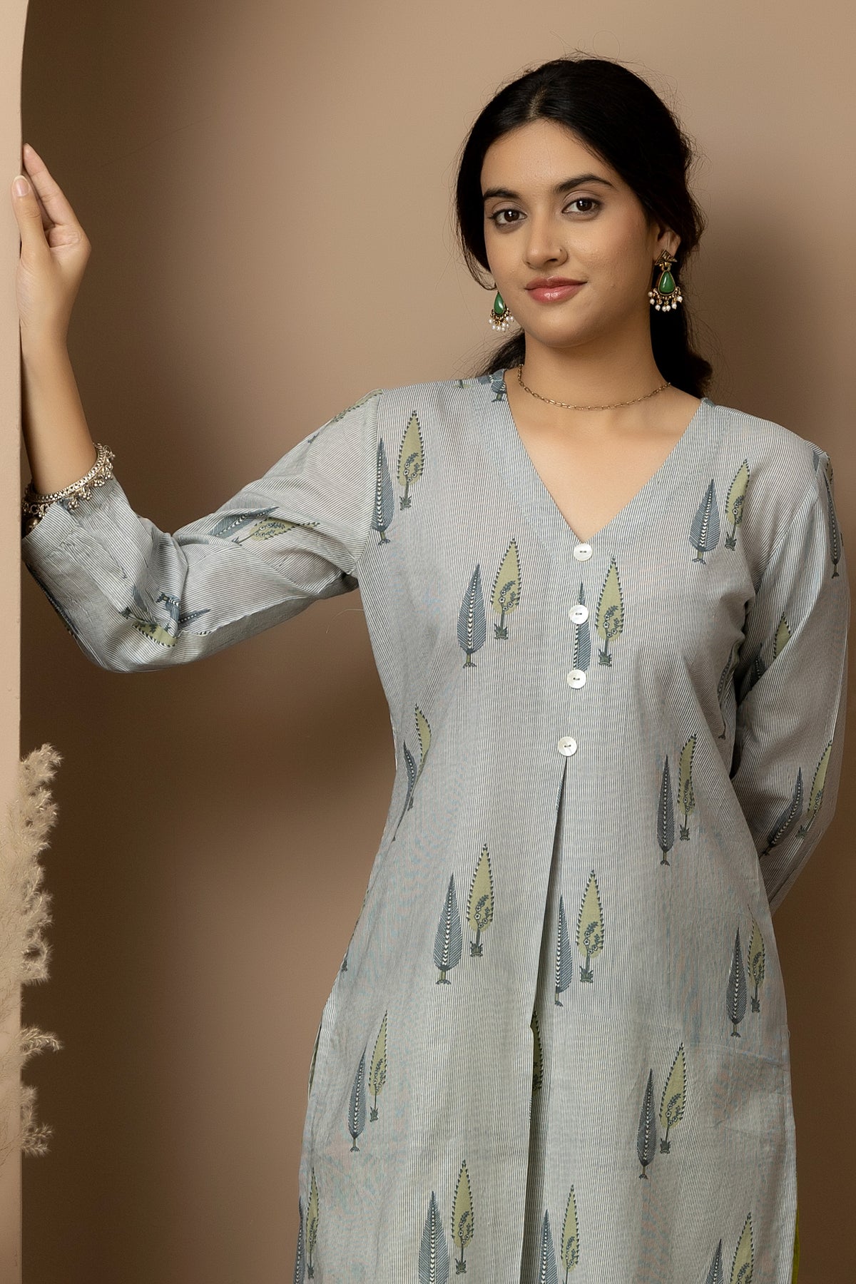 Grey Meadow- Mist grey Jaipur cotton kurta with green straight pants