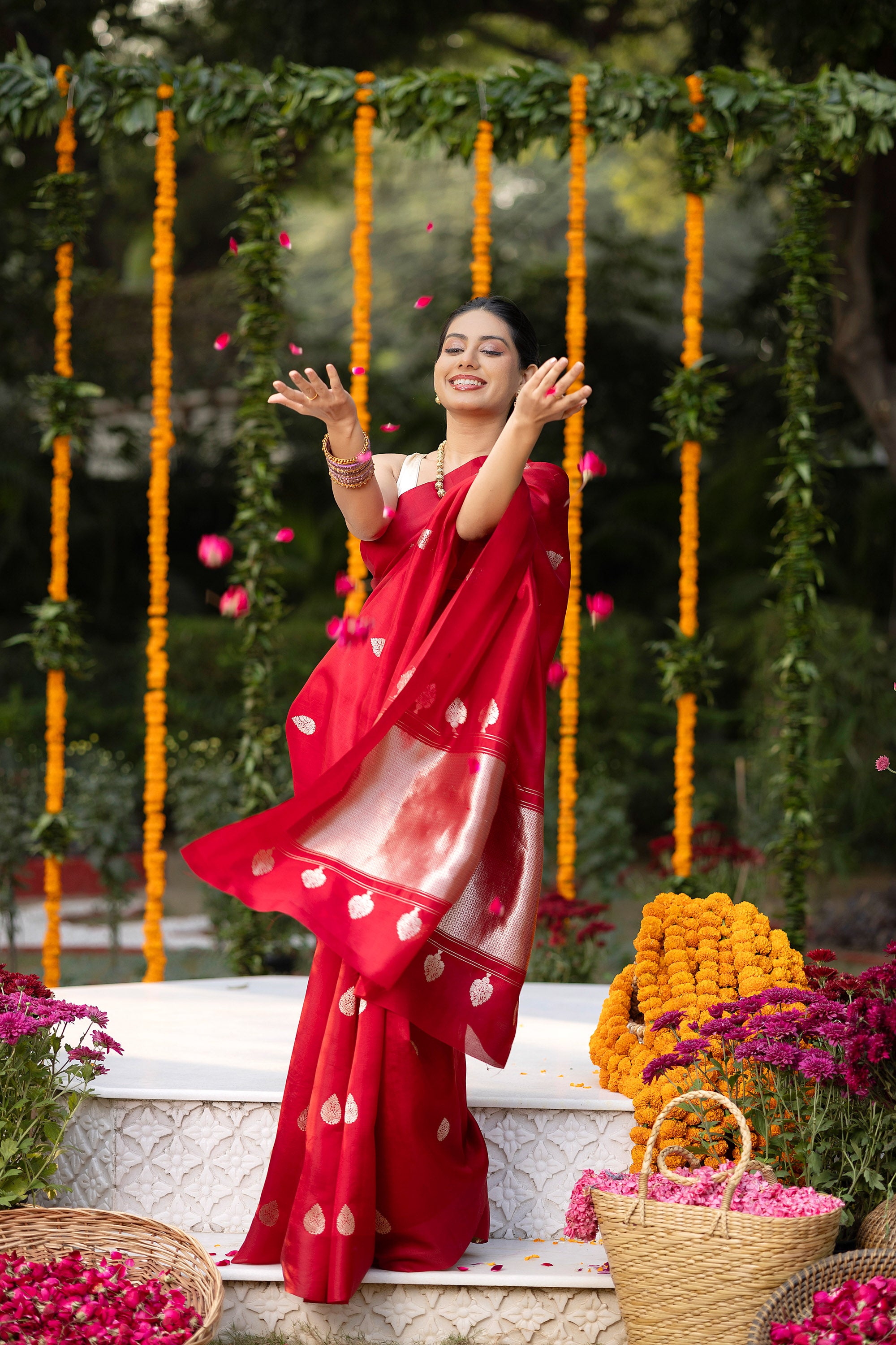 Banarasi handloom red pure silk saree with large zari Buti and zari pallu