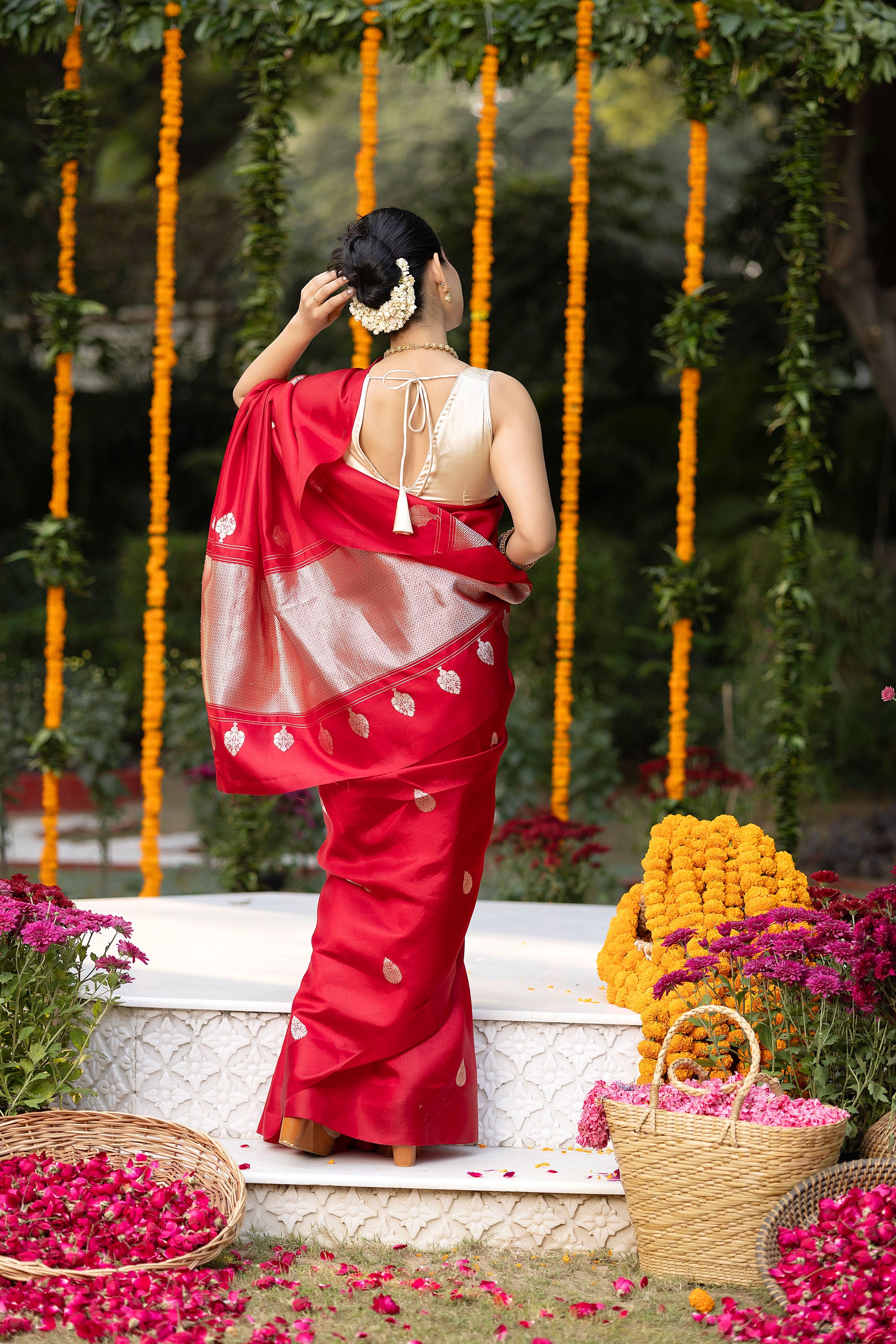 Banarasi handloom red pure silk saree with large zari Buti and zari pallu