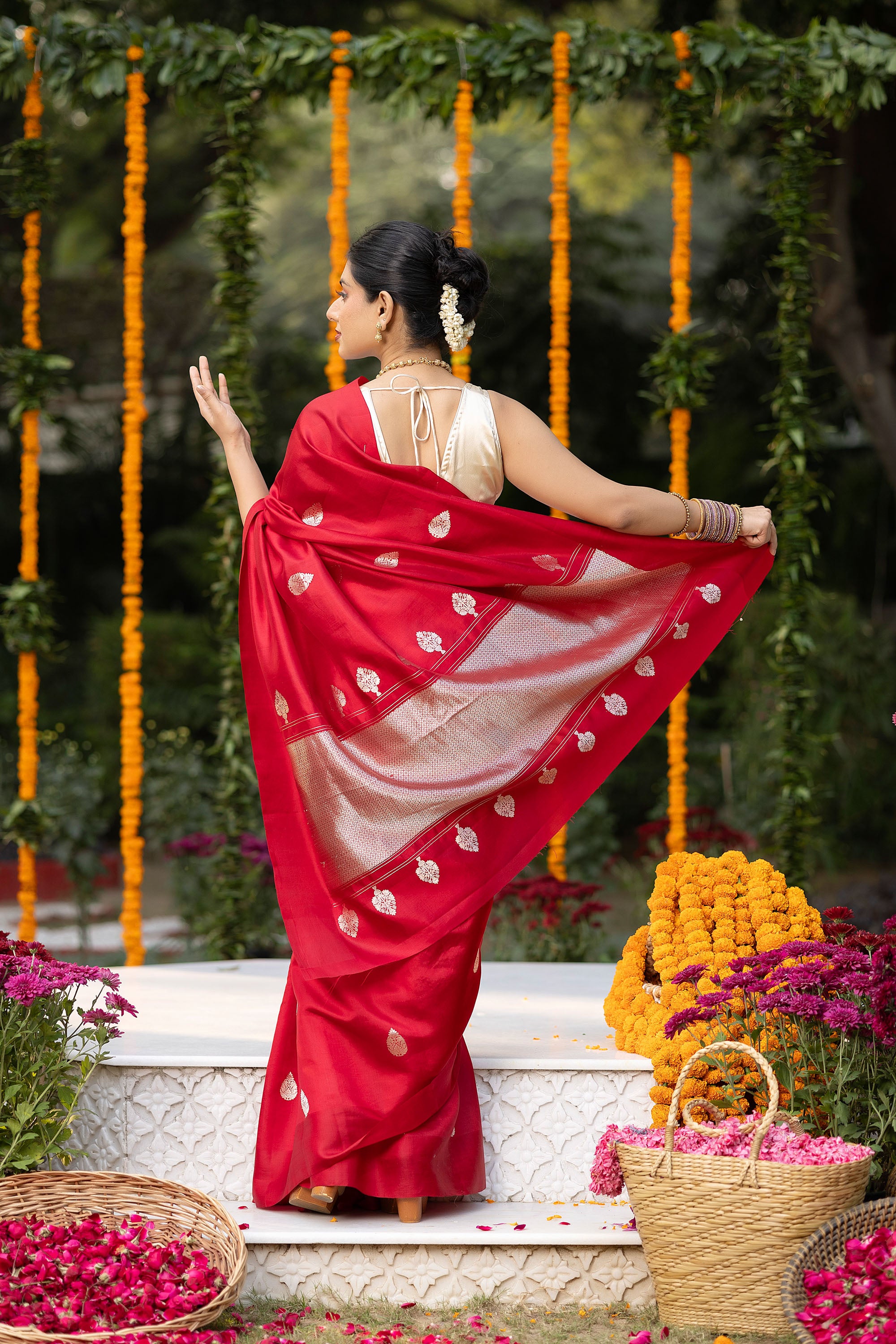 Banarasi handloom red pure silk saree with large zari Buti and zari pallu
