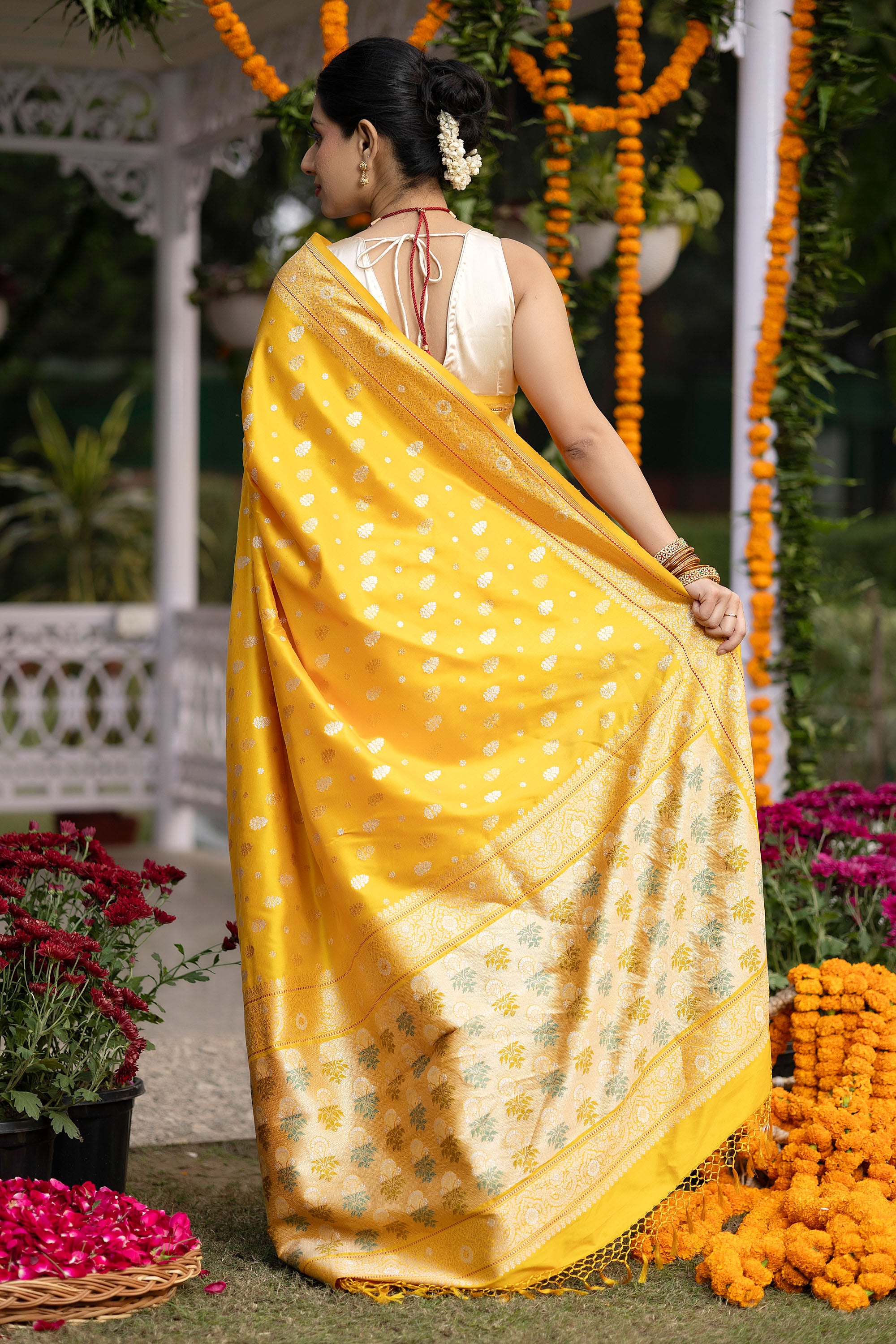 Banarasi pure silk yellow handloom saree with intricate zari Buti all over and intricate border with minakari work on the pallu