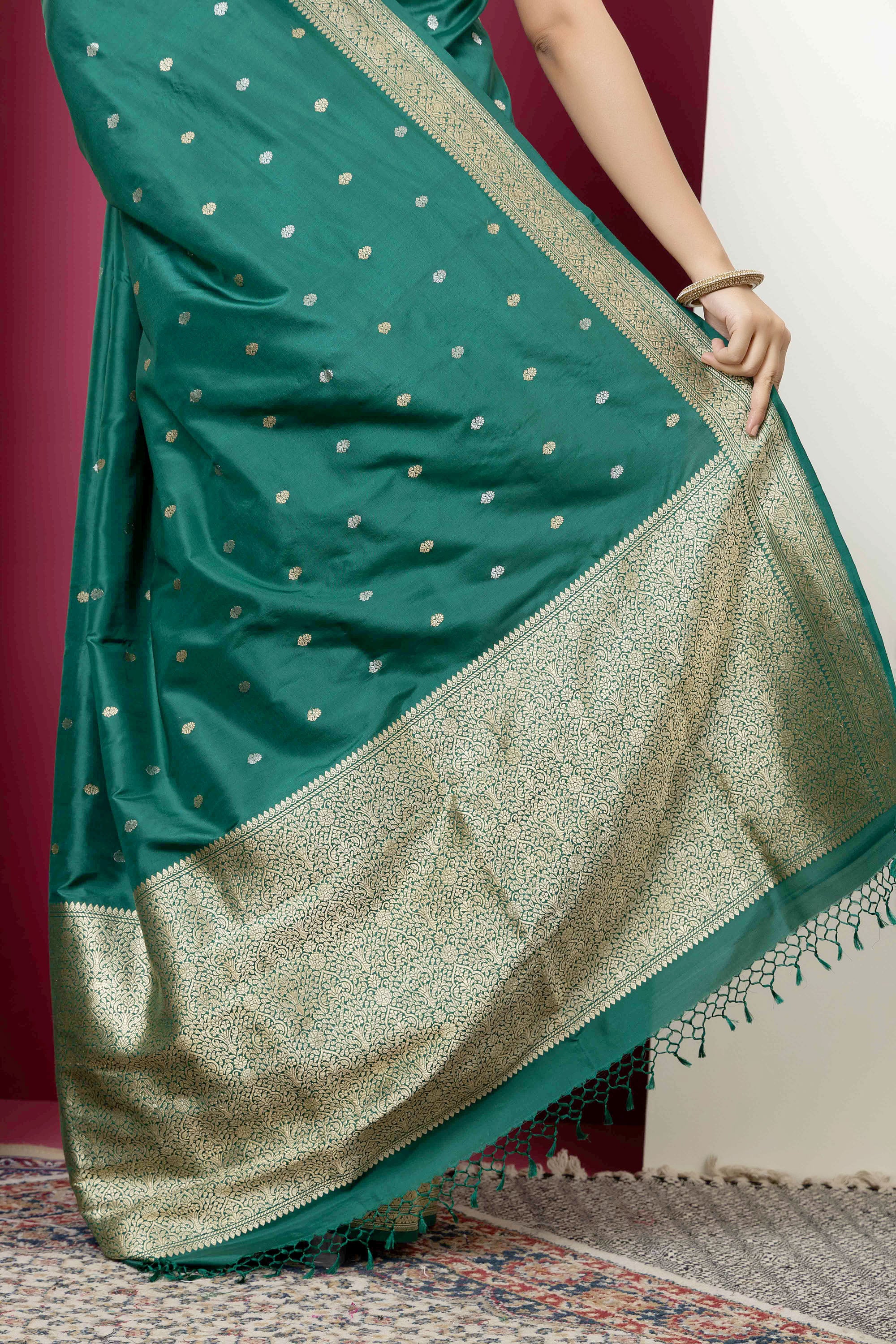 Banarasi Handloom beautiful green pure katan silk saree with small bute all over, intricate Zari border and pallu