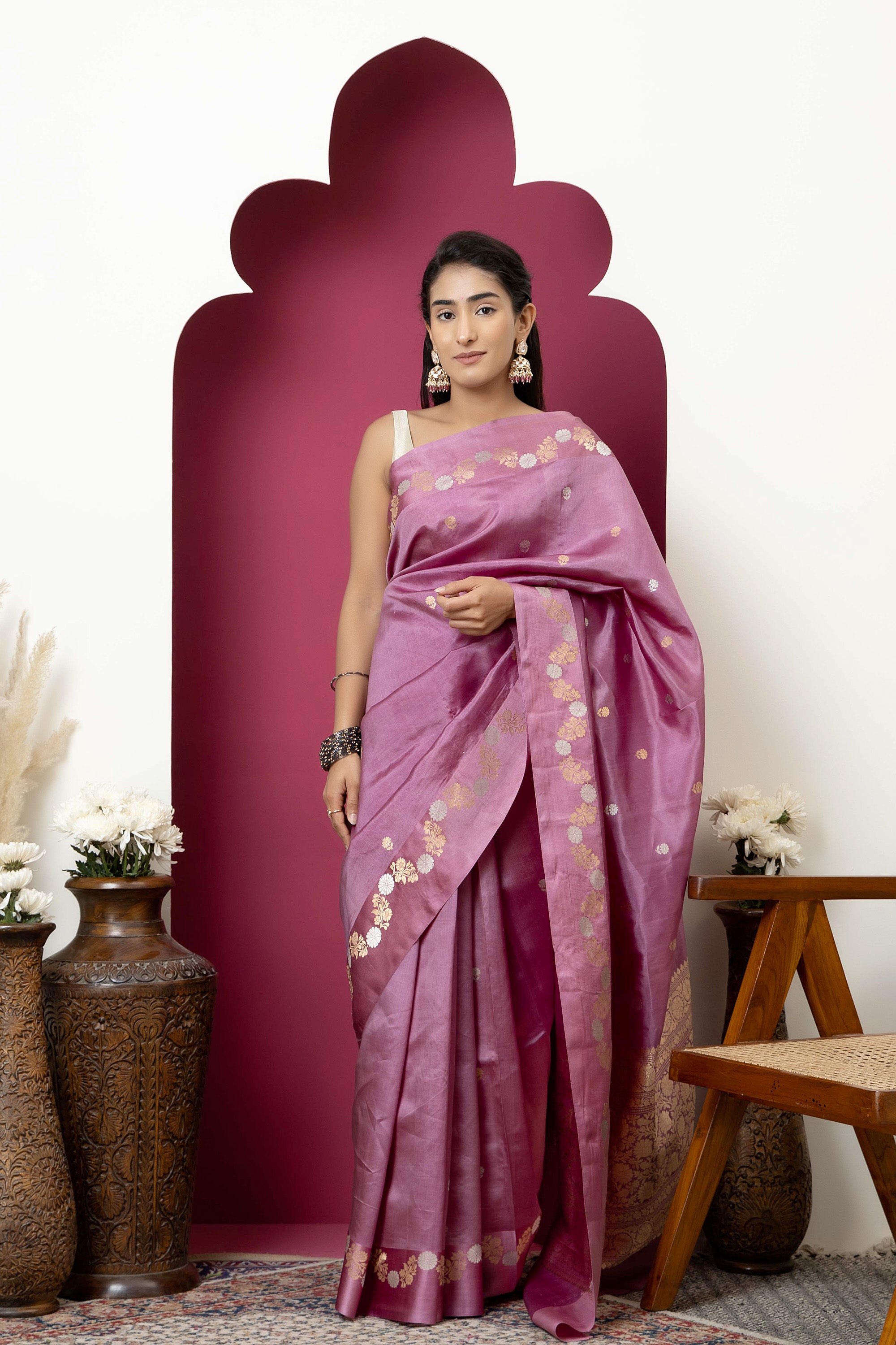 Banarasi Handloom mauve pure silk saree with running vine adorned with flowers on the border, small bute all over and zari border