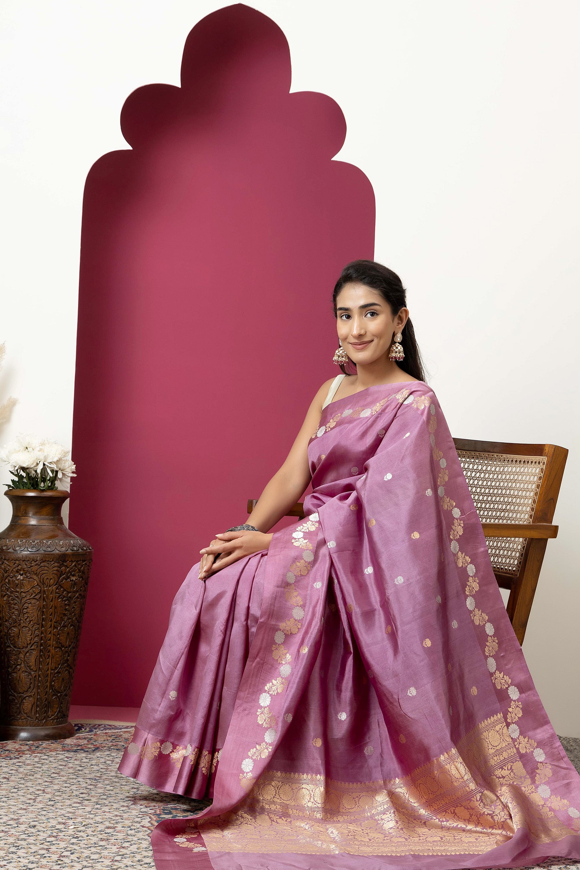 Banarasi Handloom mauve pure silk saree with running vine adorned with flowers on the border, small bute all over and zari border