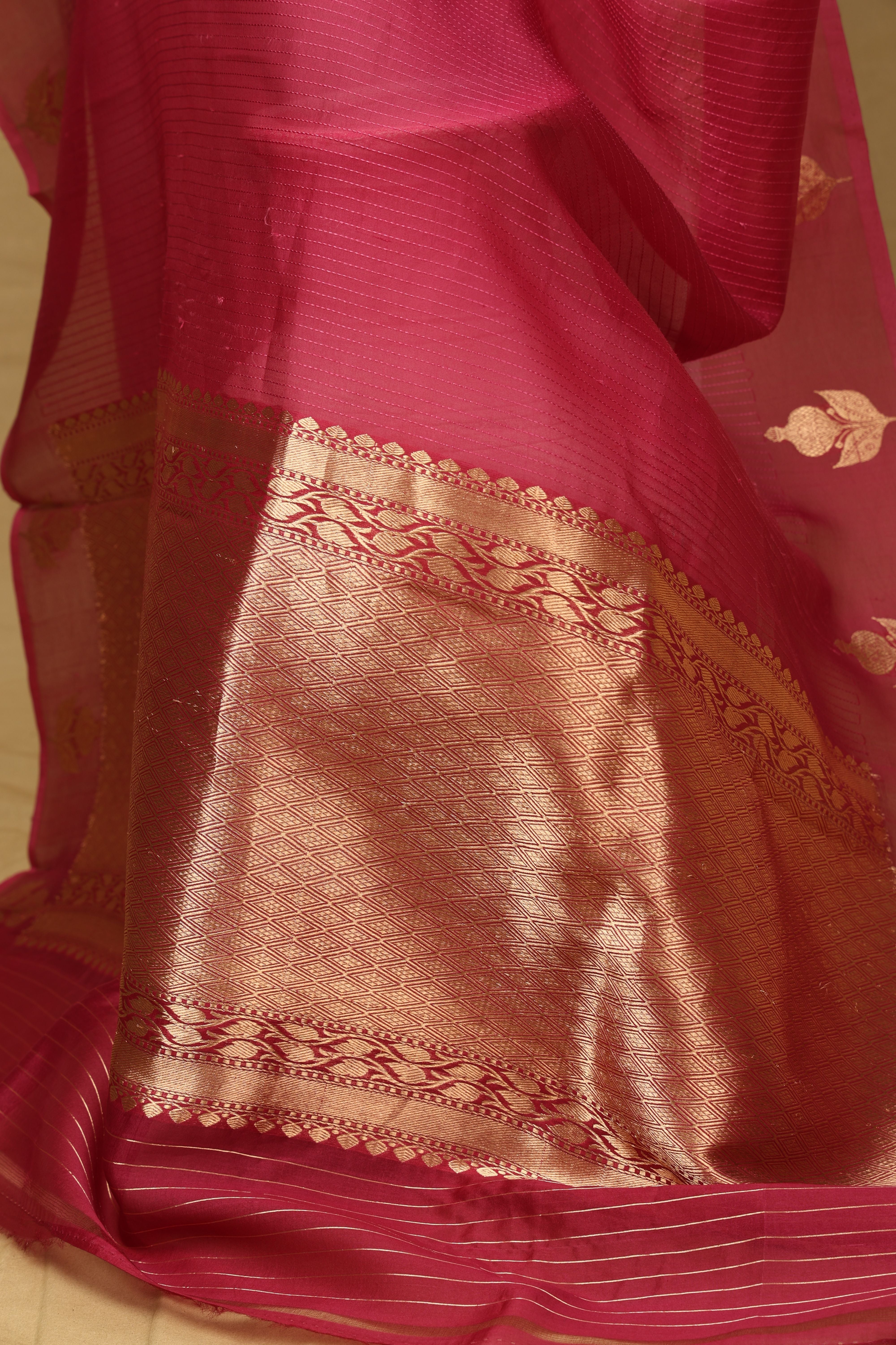 Banarasi pure Organza silk deep pink handloom saree with intricate zari Bute on the border and intricate border