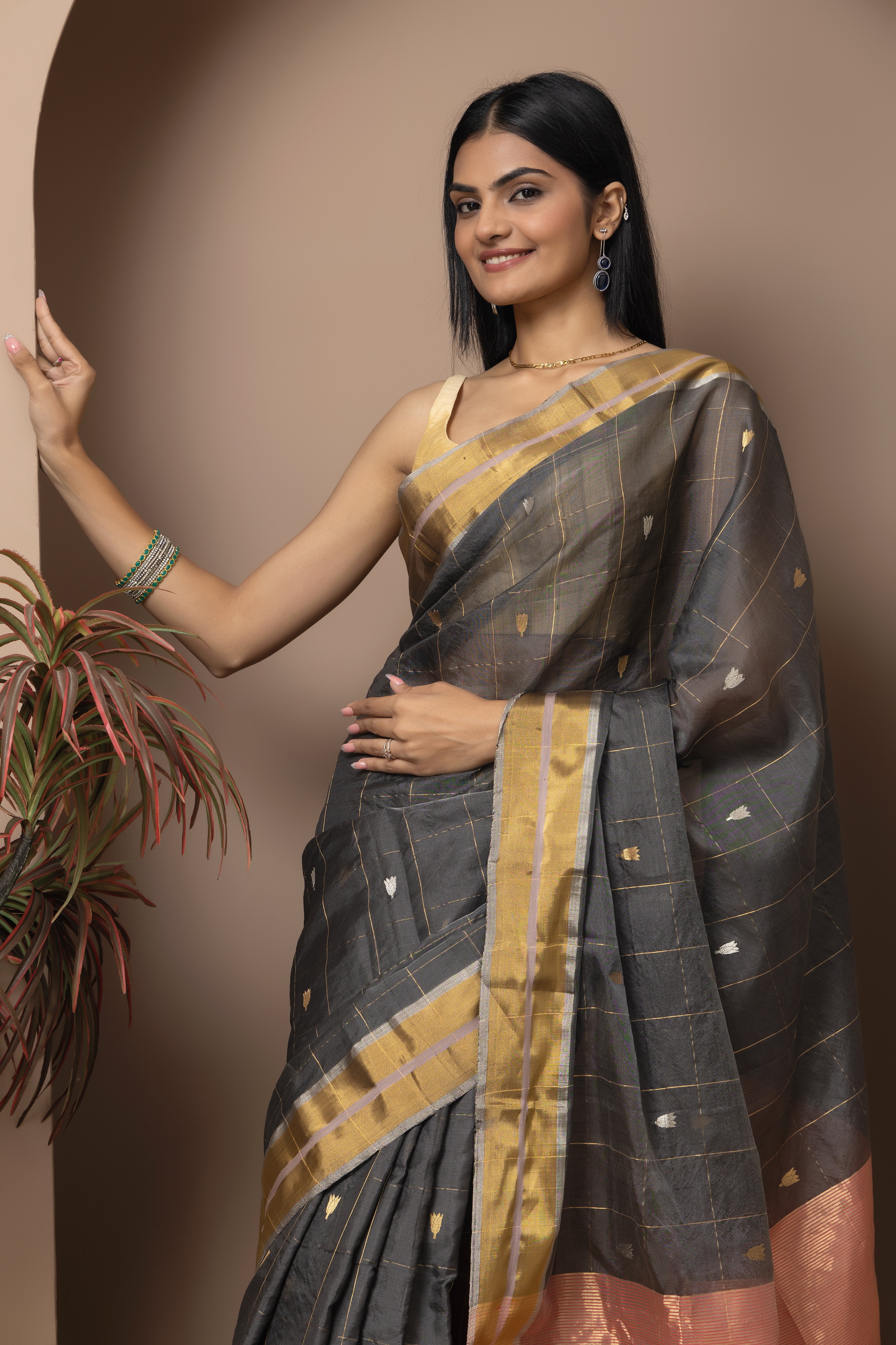 Chanderi handwoven pure pattu silk grey colour saree with pink contrast border
