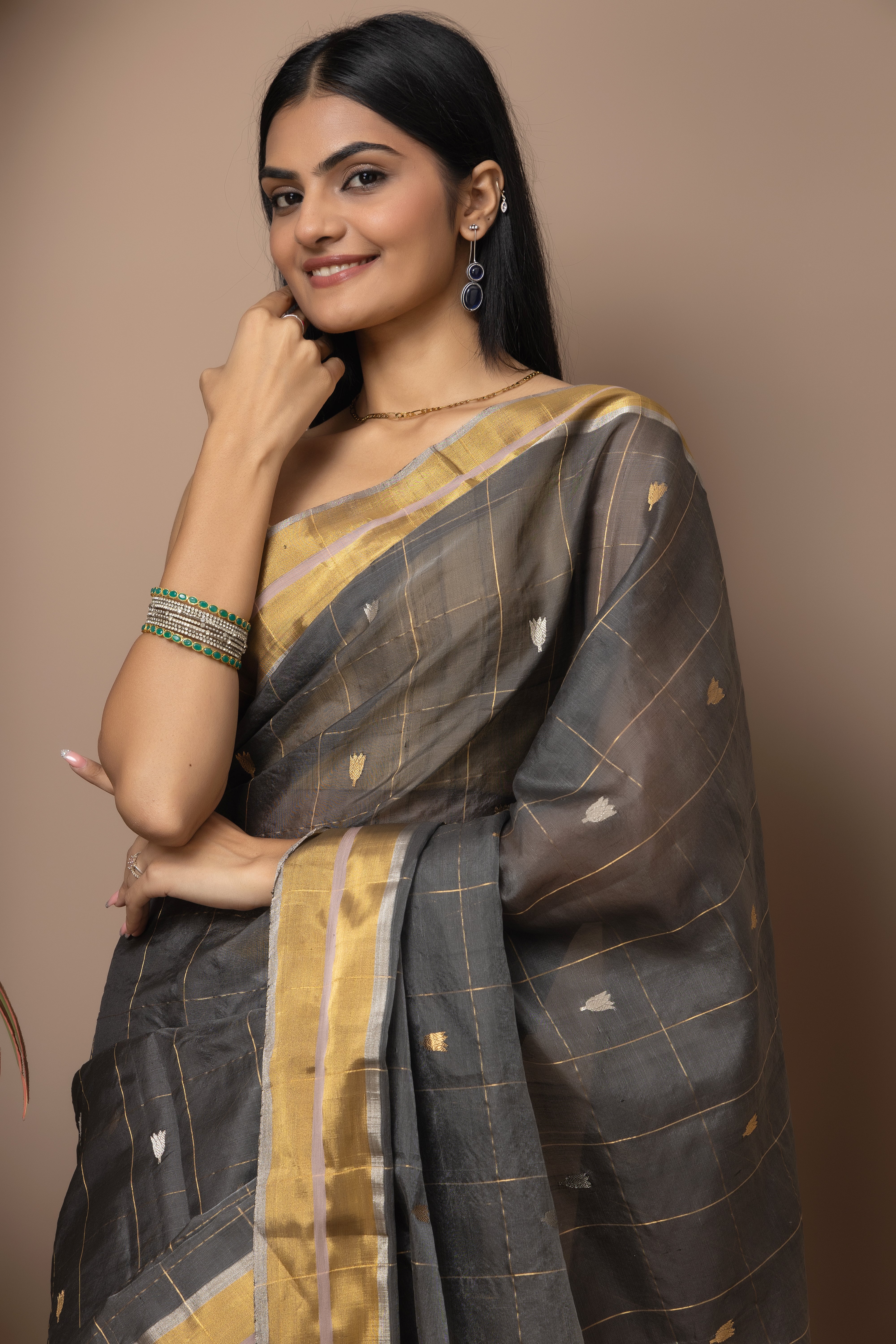 Chanderi handwoven pure pattu silk grey colour saree with pink contrast border