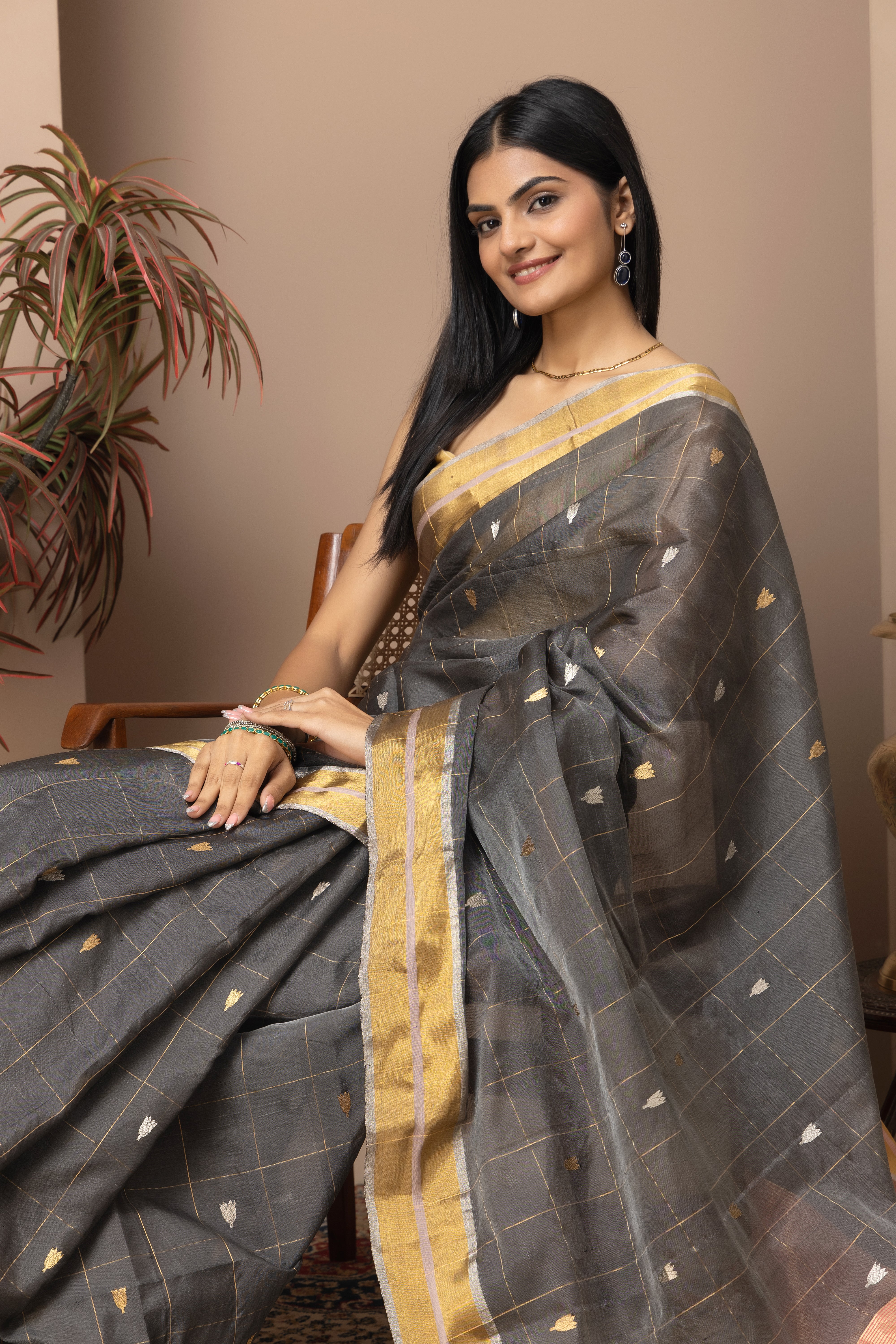 Chanderi handwoven pure pattu silk grey colour saree with pink contrast border