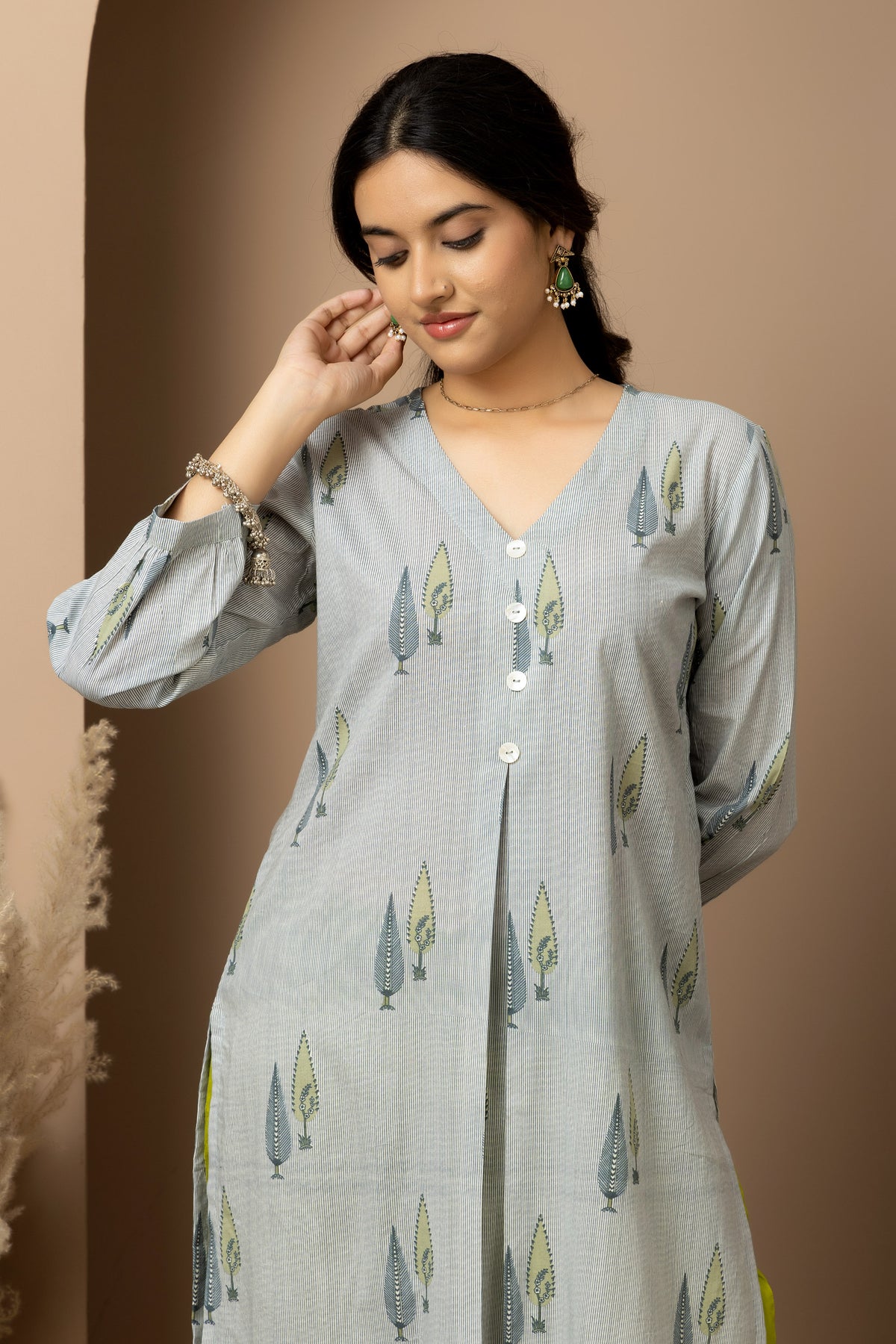 Grey Meadow- Mist grey Jaipur cotton kurta with green straight pants