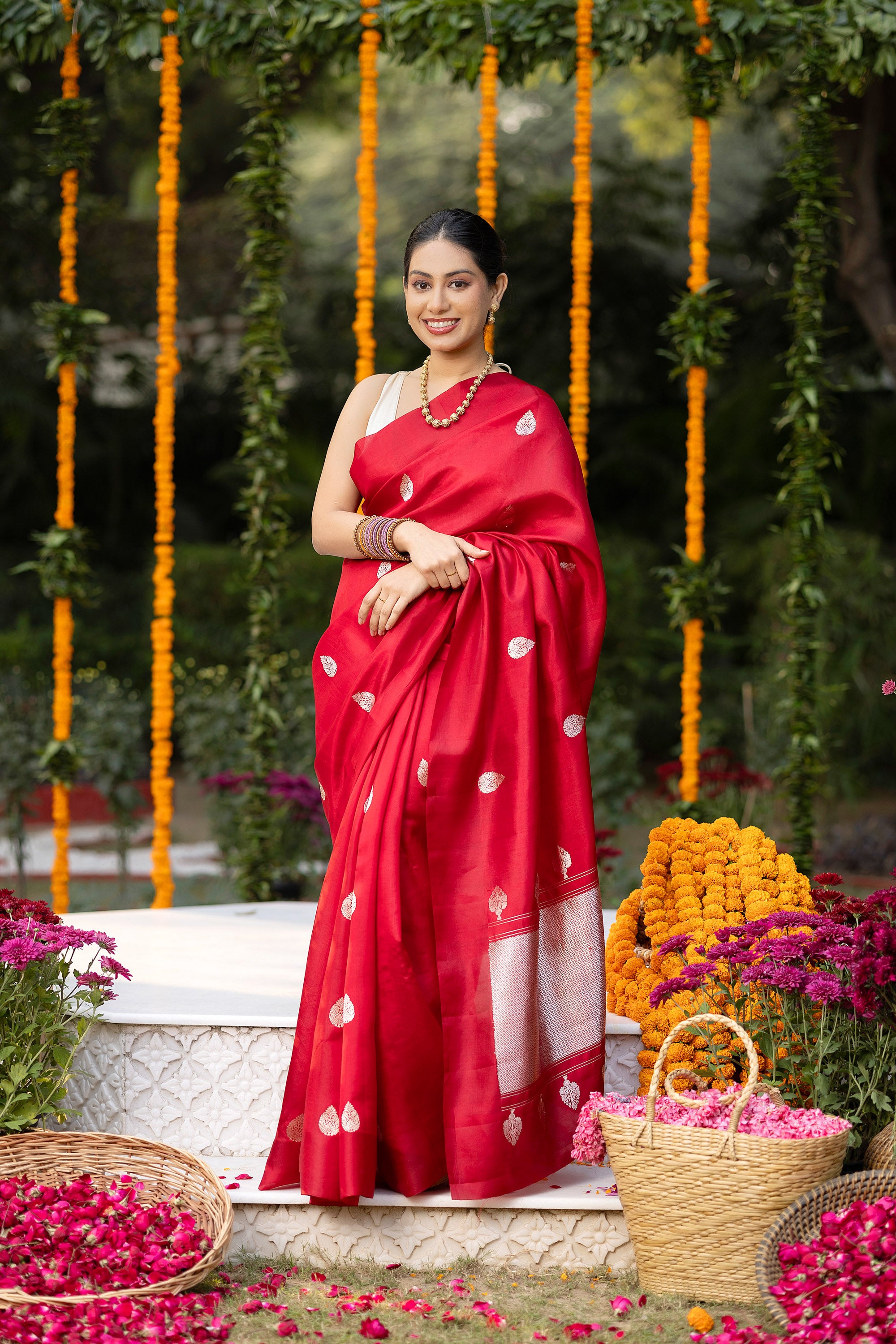 Banarasi handloom red pure silk saree with large zari Buti and zari pallu