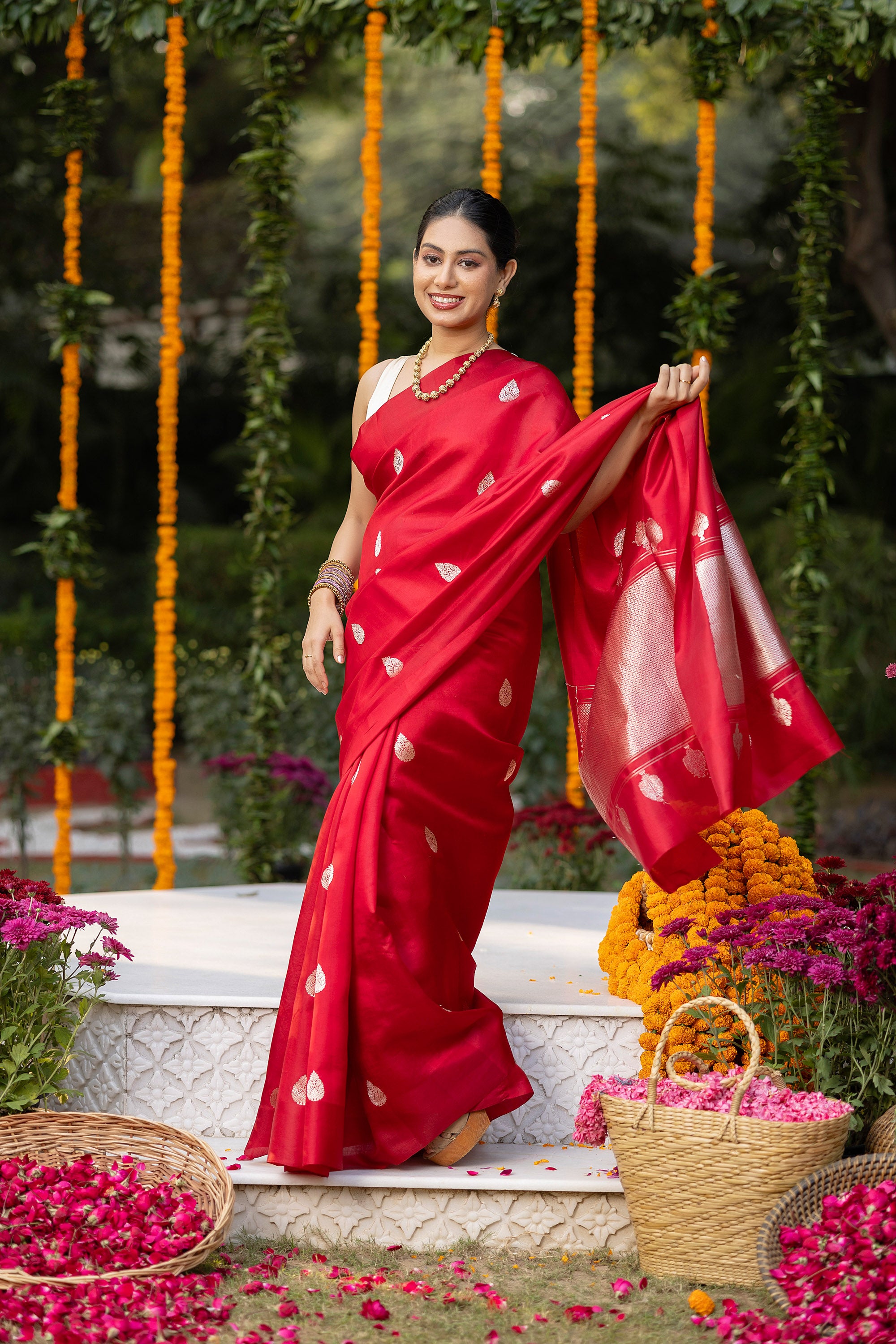 Banarasi handloom red pure silk saree with large zari Buti and zari pallu