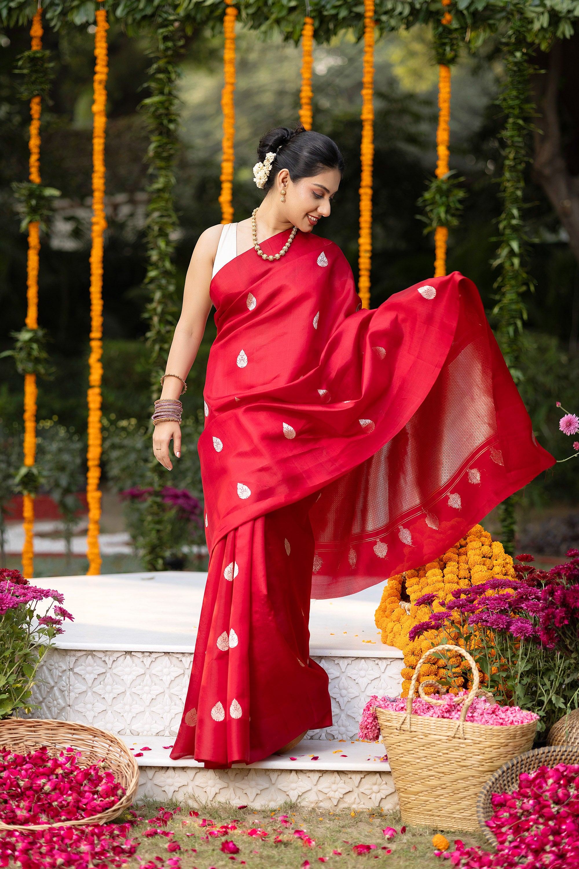 Banarasi handloom red pure silk saree with large zari Buti and zari pallu