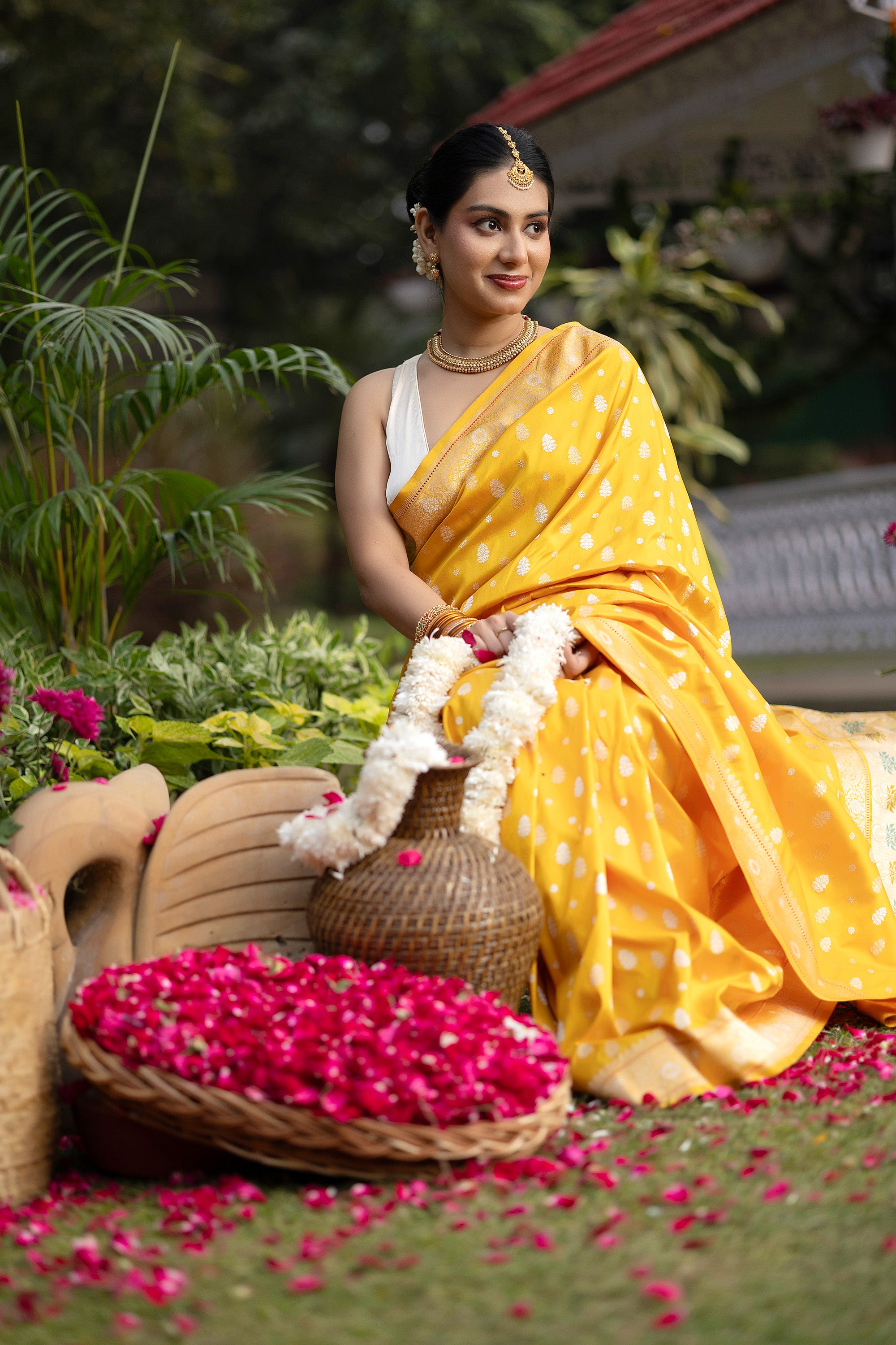 Banarasi pure silk yellow handloom saree with intricate zari Buti all over and intricate border with minakari work on the pallu