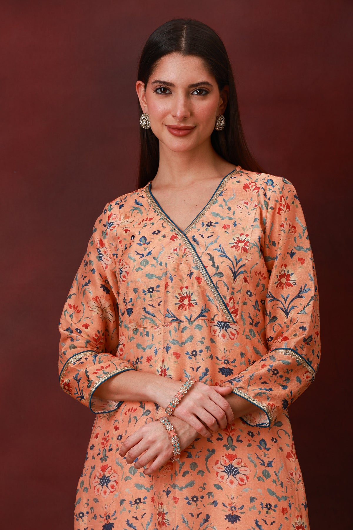 Model wearing the Rangbahar peach floral Chanderi silk suit with navy dupatta
