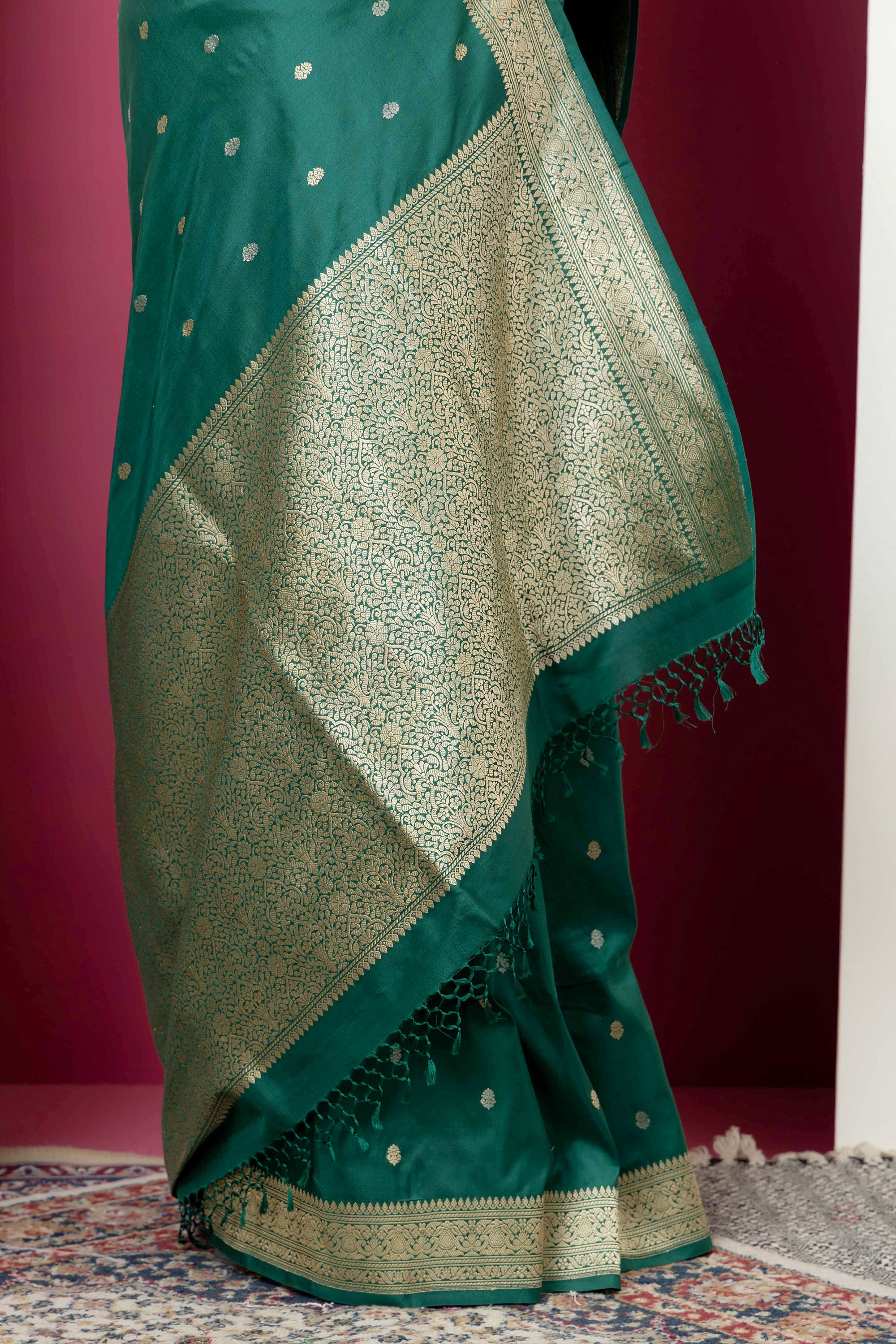 Banarasi Handloom beautiful green pure katan silk saree with small bute all over, intricate Zari border and pallu