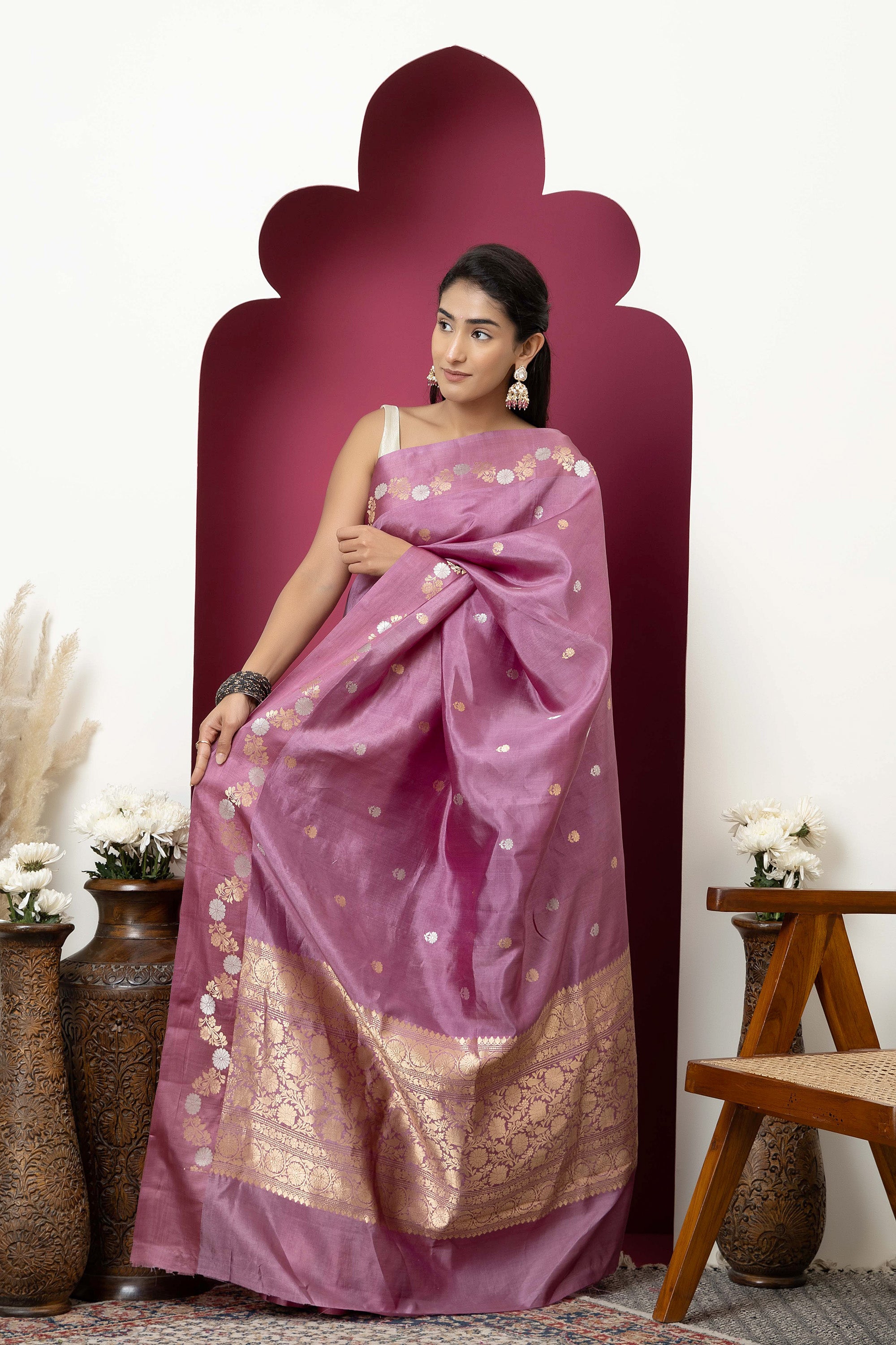 Banarasi Handloom mauve pure silk saree with running vine adorned with flowers on the border, small bute all over and zari border