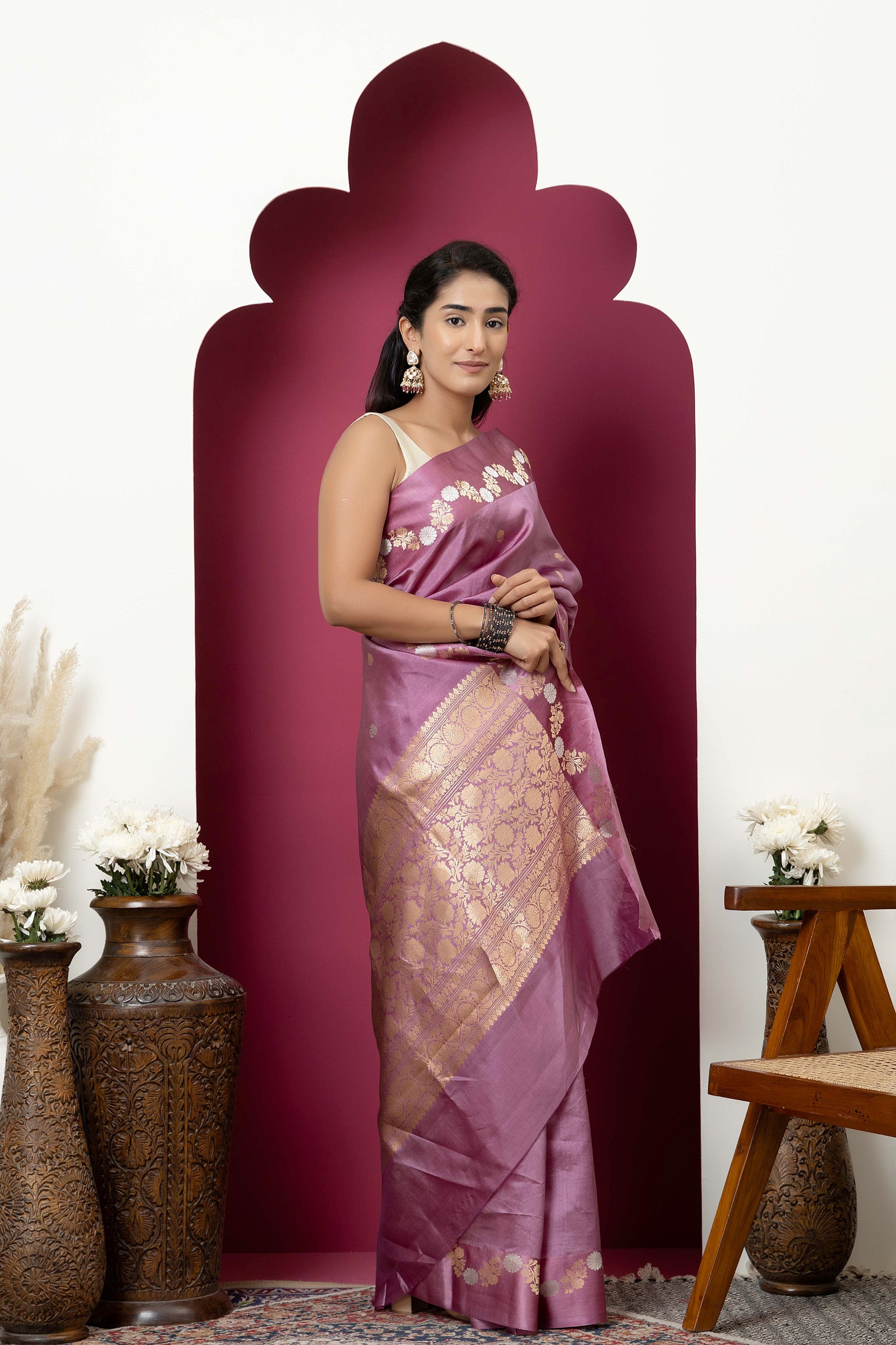 Banarasi Handloom mauve pure silk saree with running vine adorned with flowers on the border, small bute all over and zari border