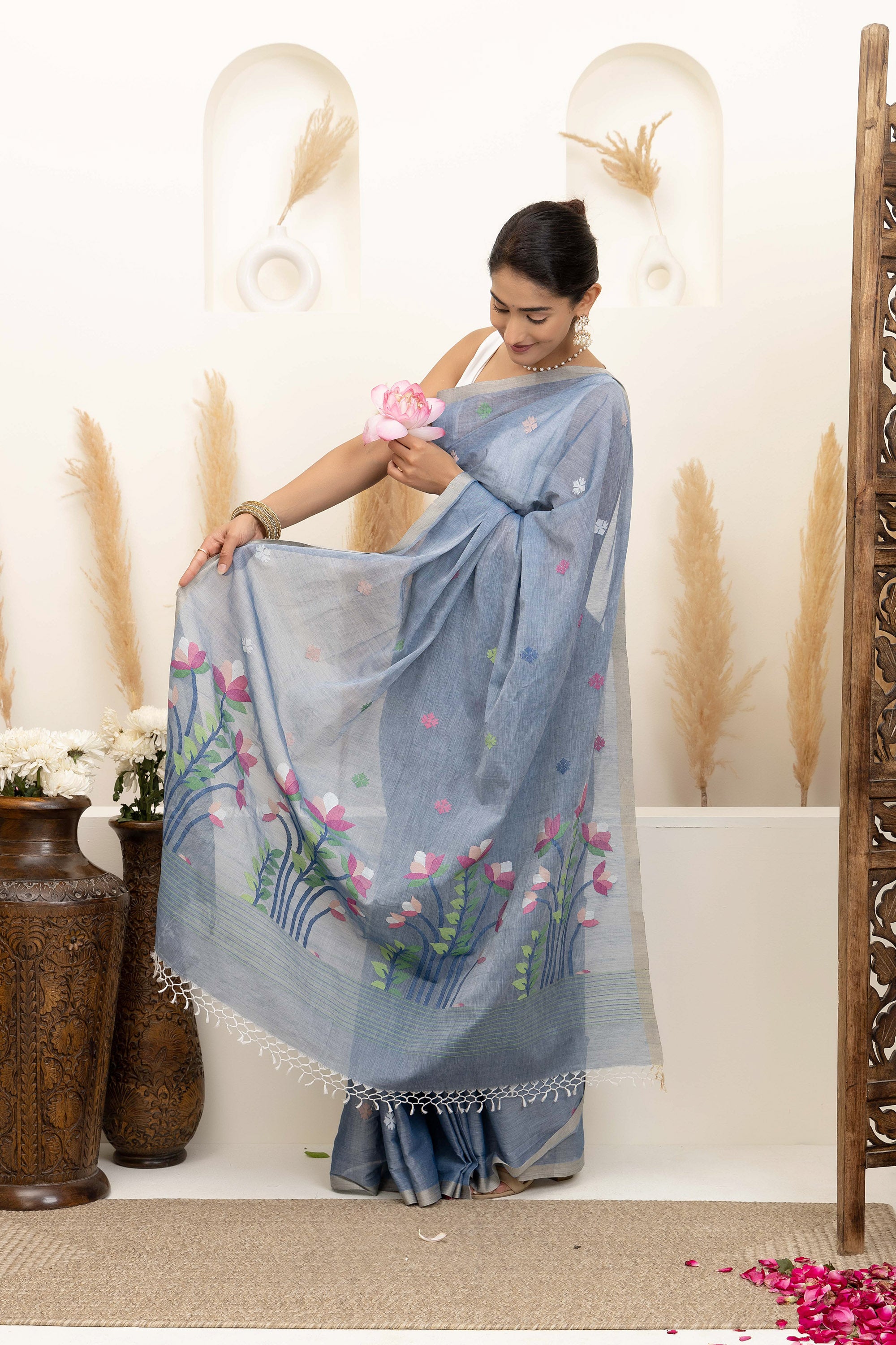 Jamdani Handloom pure fine cotton grey saree, with small bute all over and thread weave heavy pallu