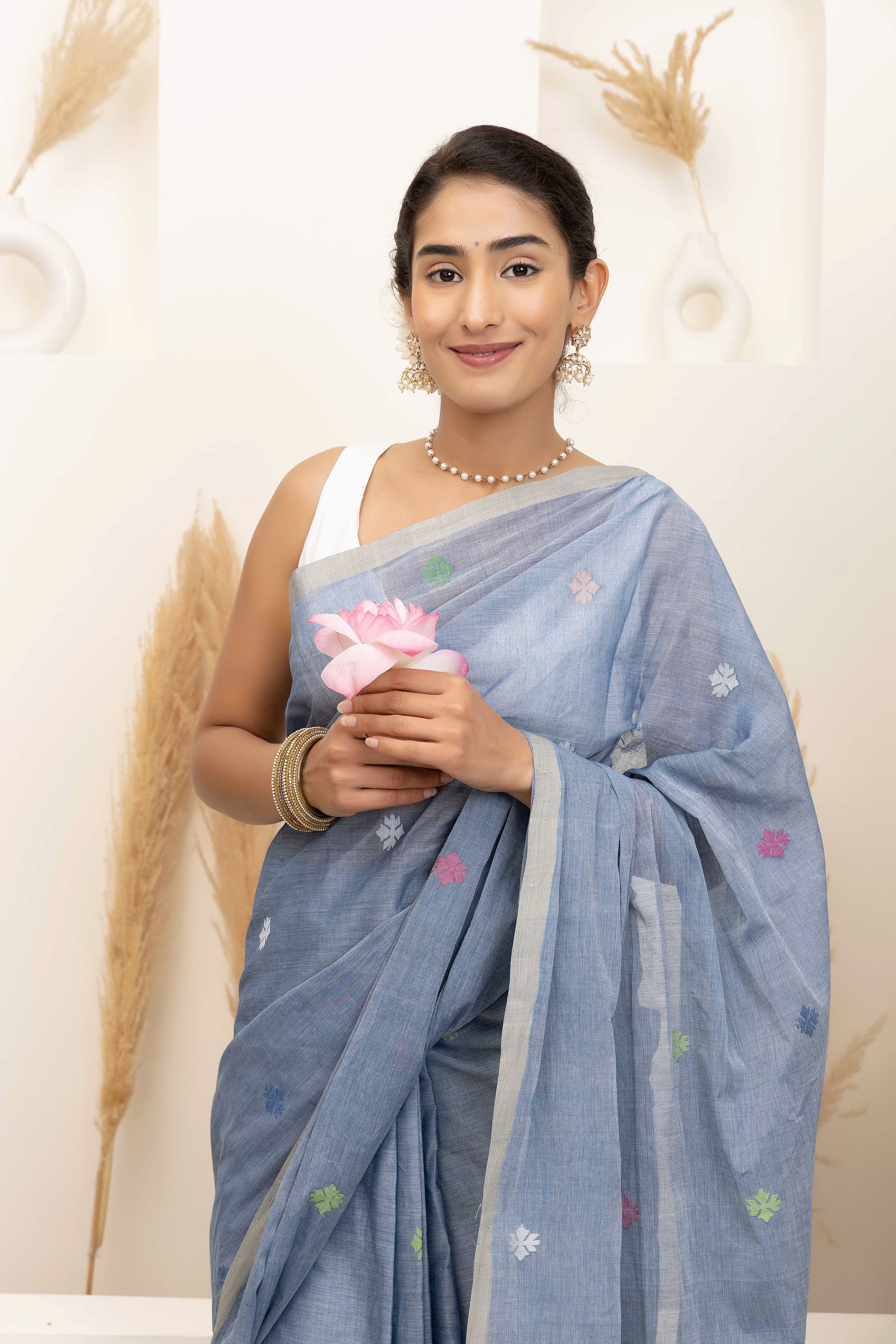 Jamdani Handloom pure fine cotton grey saree, with small bute all over and thread weave heavy pallu