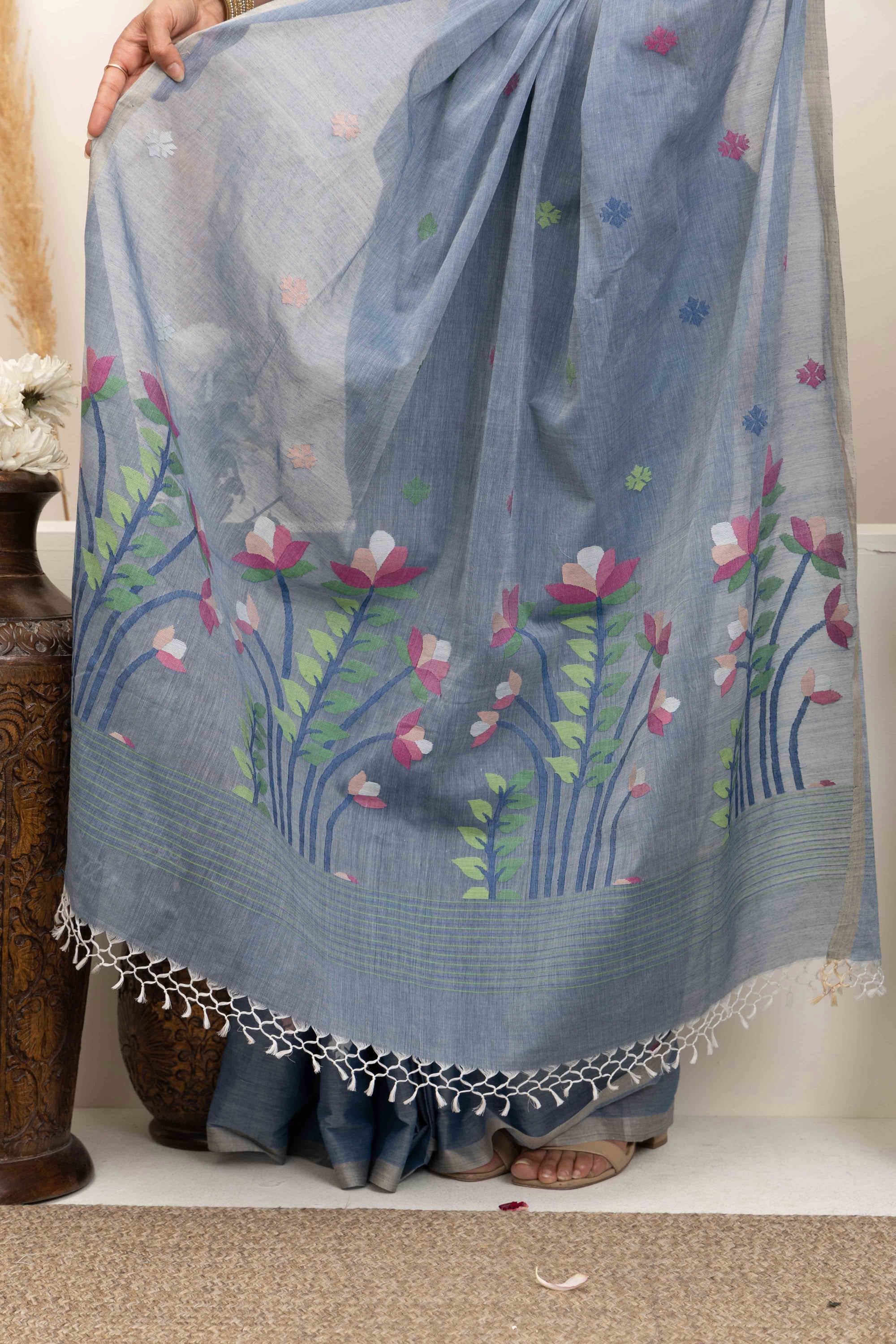 Jamdani Handloom pure fine cotton grey saree, with small bute all over and thread weave heavy pallu