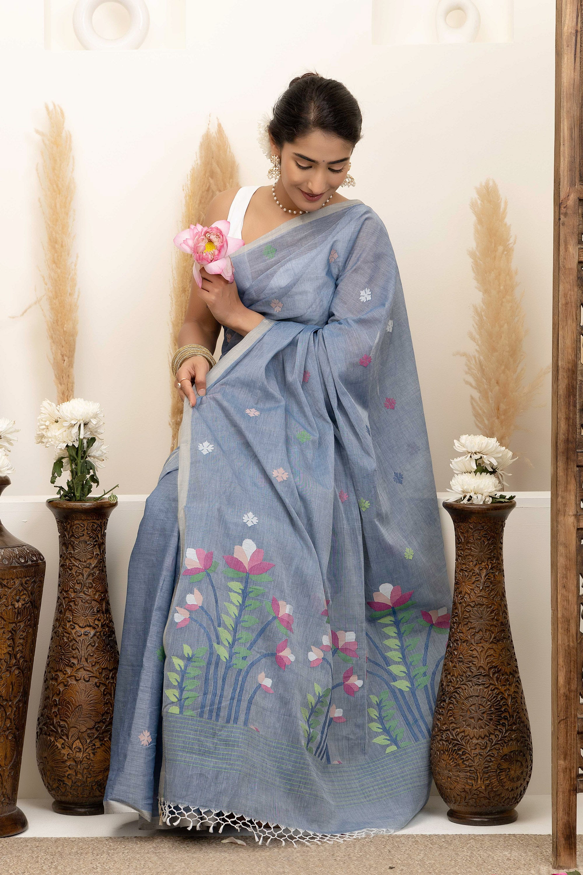 Jamdani Handloom pure fine cotton grey saree, with small bute all over and thread weave heavy pallu