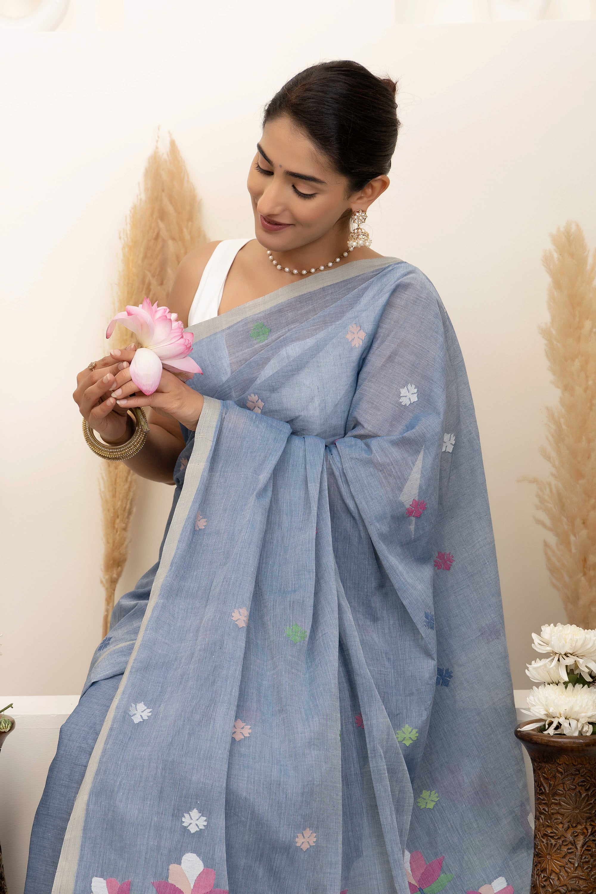 Jamdani Handloom pure fine cotton grey saree, with small bute all over and thread weave heavy pallu