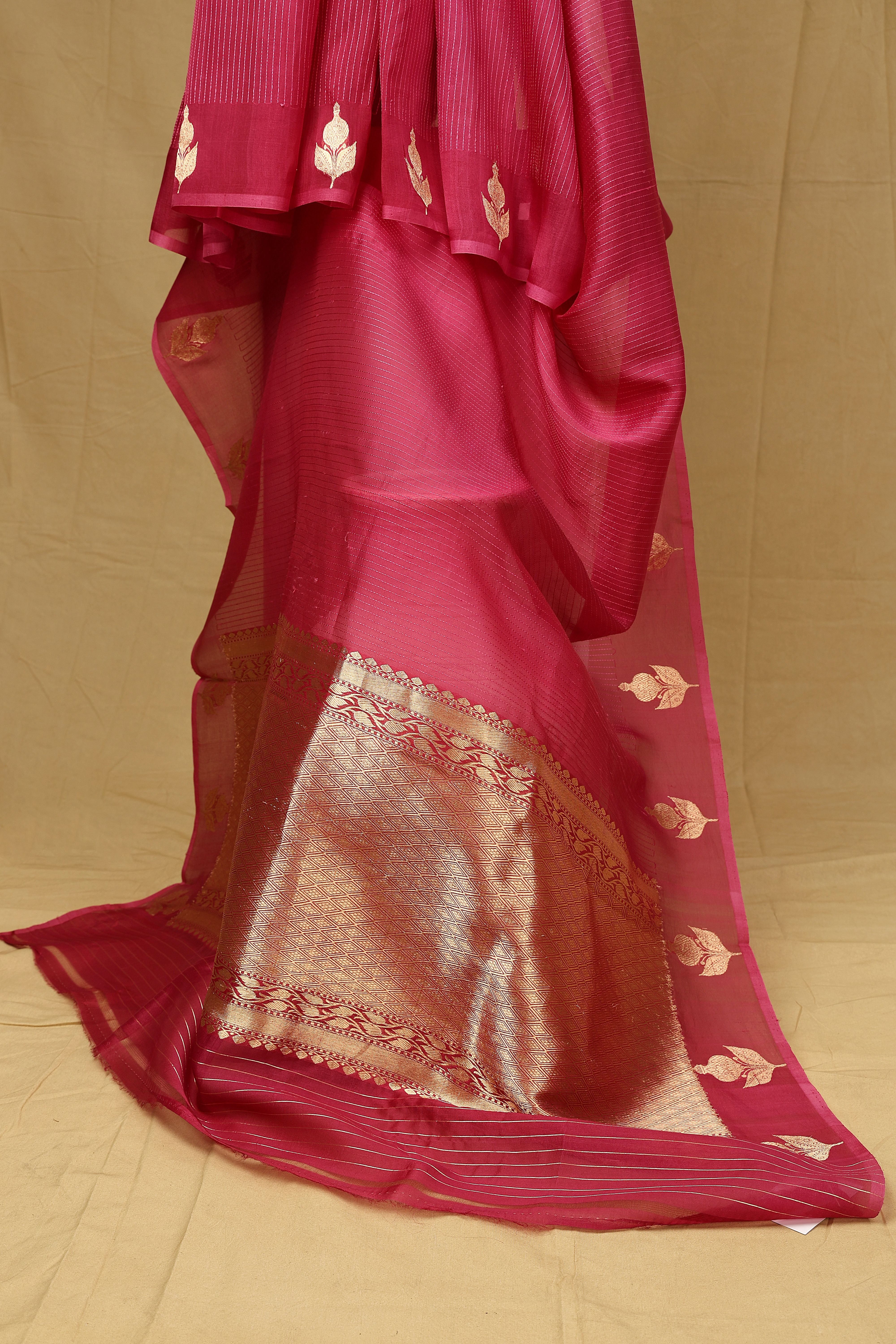 Banarasi pure Organza silk deep pink handloom saree with intricate zari Bute on the border and intricate border